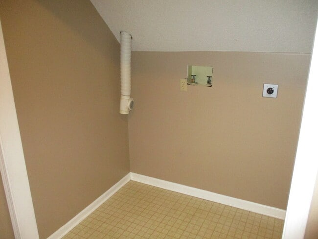 Photo - 1140 E Johnston St