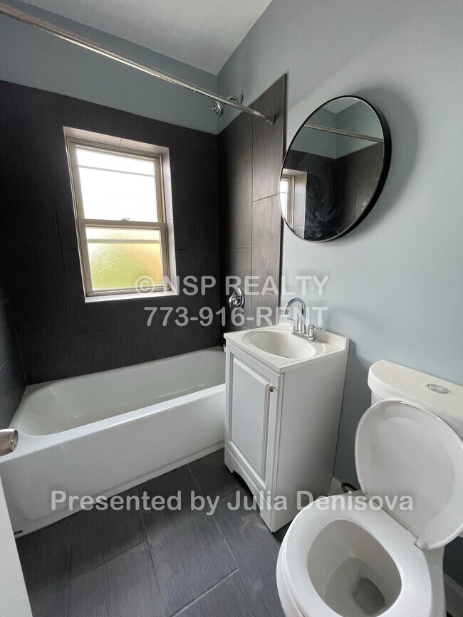 Photo - 4267 W Addison St Unidad 1