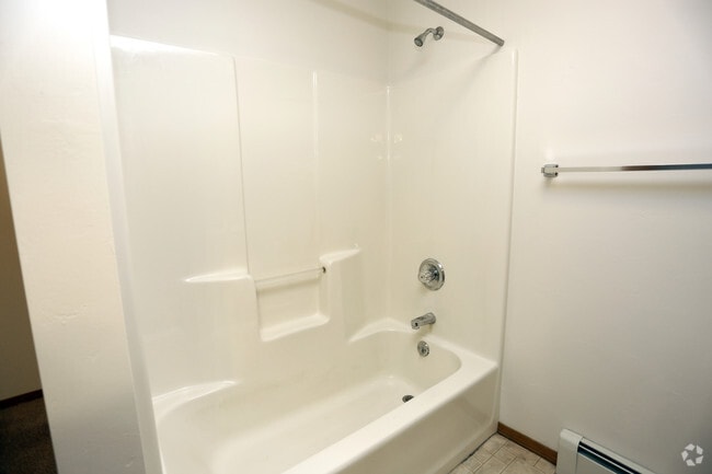 2BR, 2BA - 1000 SF