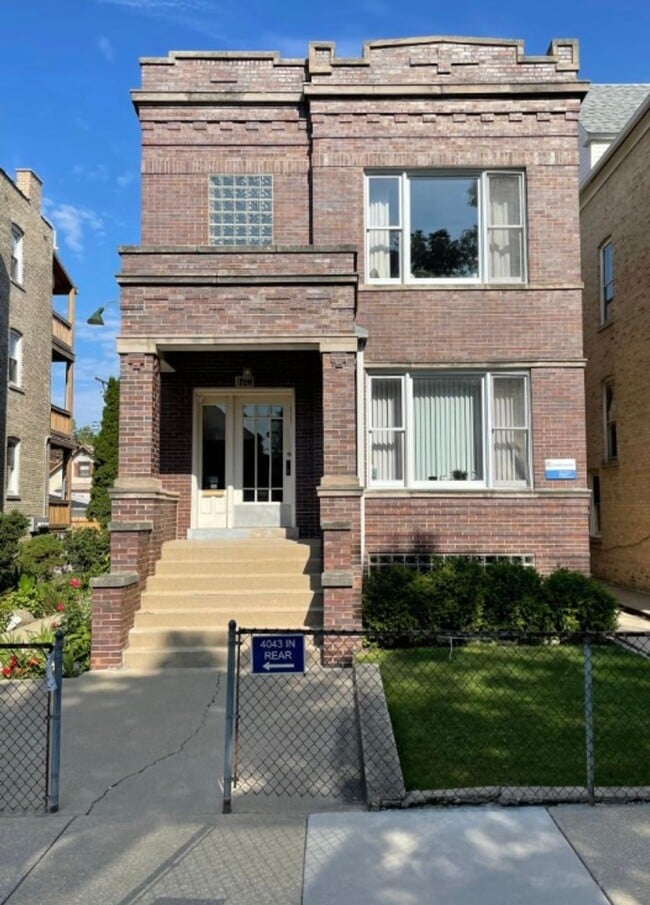 Building Photo - 4041 N Monticello Ave Unit 4043-2