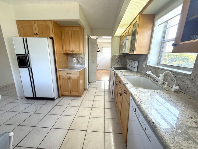 Photo - 1605 Abaco Dr Unidad M4