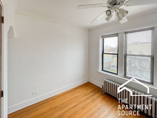 Photo - 2542 W Summerdale Ave Unit 3R
