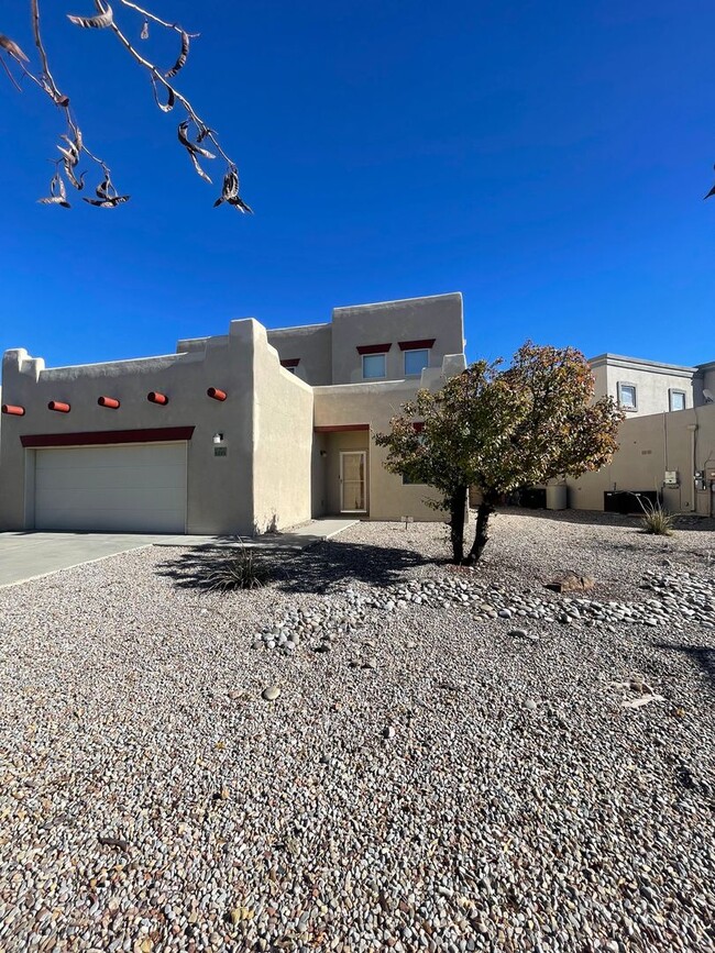 Immaculate 4 bdr, 2 1/2 bath w/2 car garag... - Immaculate 4 bdr, 2 1/2 bath w/2 car garag... Casa