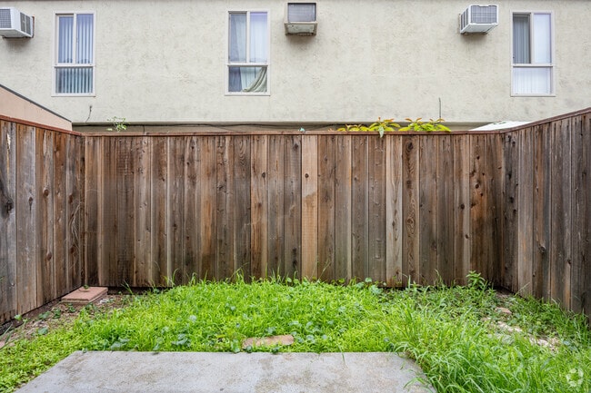 2BR, 1.5BA - 1,000SF - Patio View