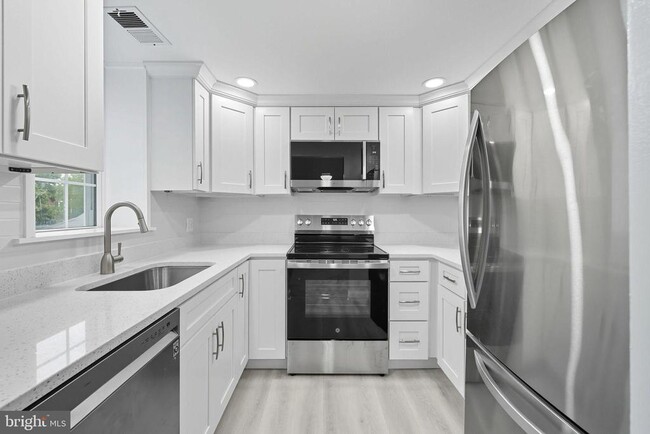 Photo - 2856 S Buchanan St Unit B1