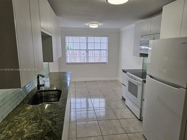 Building Photo - 651 SW 66th Ave