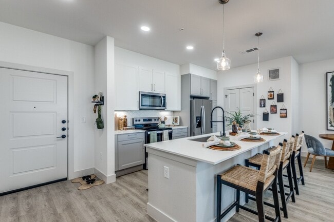 Photo - Laughlin Two Eighty Nine