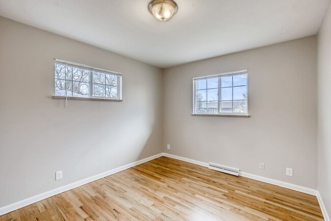 Building Photo - Recently Remodeled 4 bedroom, 2 bath Ranch Style Boulder House