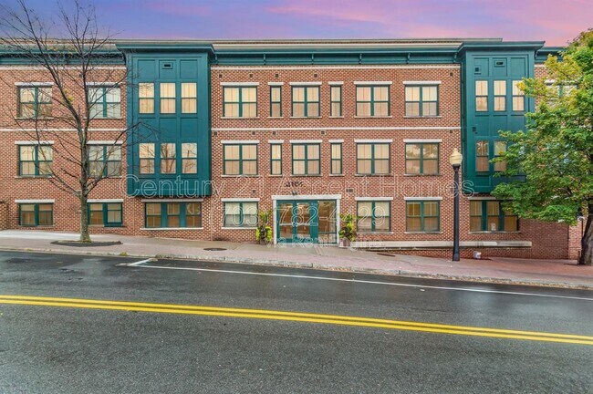 Building Photo - 2101 N Monroe St Unit 213 Rental