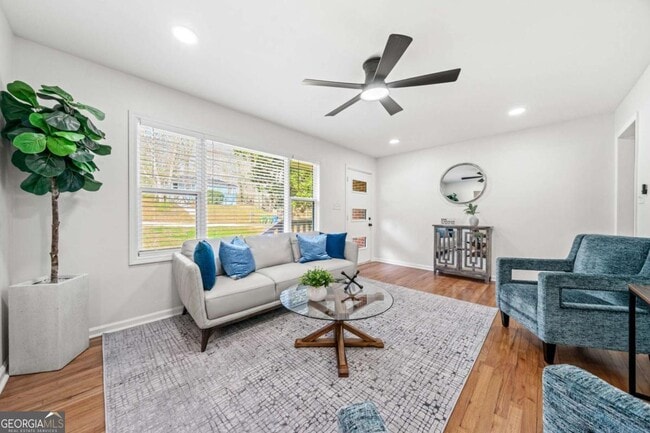 Photo - 801 N Evelyn Pl NW