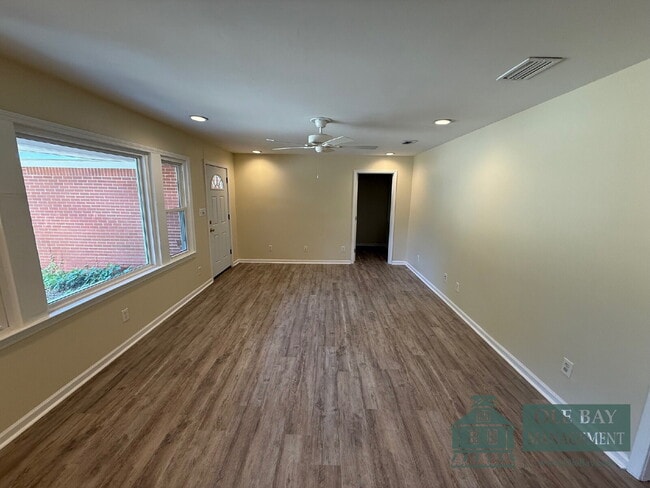 Photo - Nice 5 bedroom , 3 bath home located in Mobile.

$75 per applicant