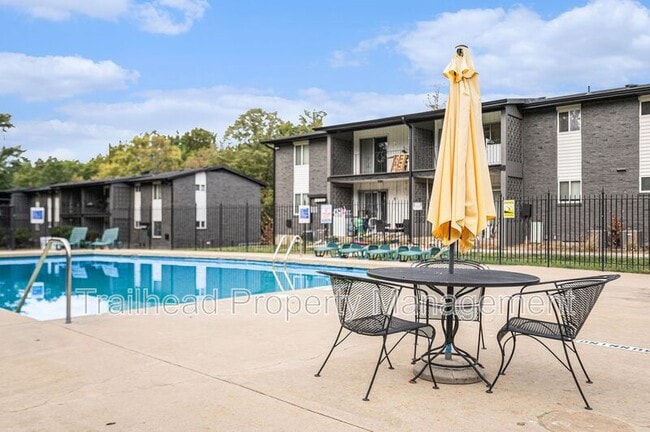 Building Photo - 8316 Robinson St