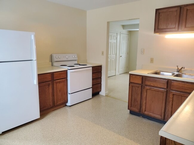 Building Photo - 64 Spring St Unit Apt 1