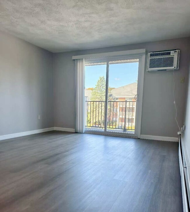 Building Photo - 2 Karen Cir Unit 17