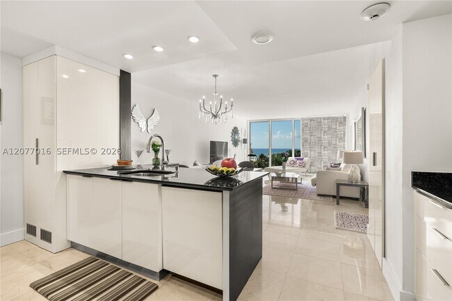 10275 Collins Ave Unidad 611