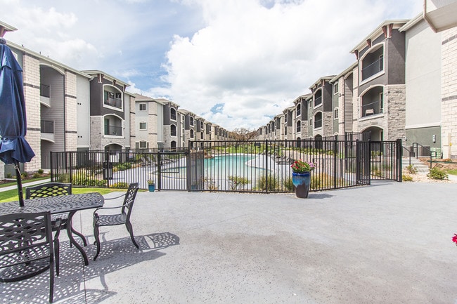 Photo - Oak View Apartments
