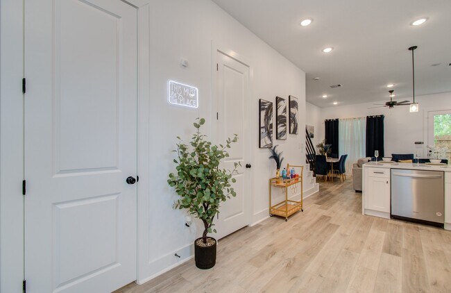 Photo - 1616 Benson St