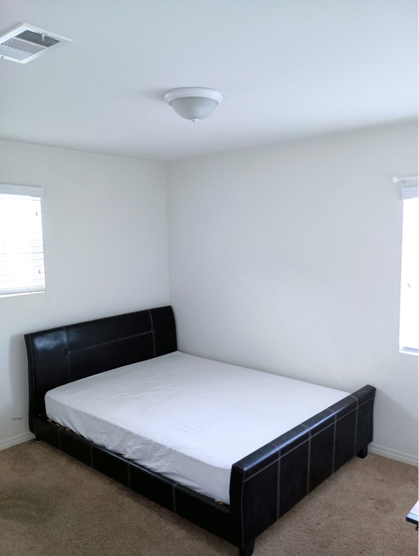 Building Photo - 14925 Shoreham St Rental