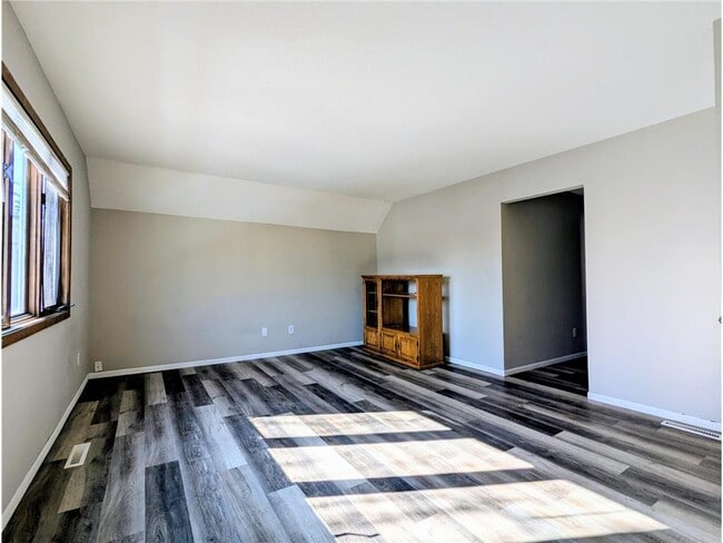 Photo - 825 Jessamine Ave E