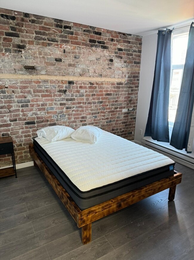 Building Photo - 4831 Rue Saint-Urbain Unit 4831