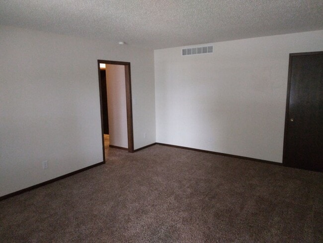 Building Photo - 2300/2302 PVE Unit 2302 PVE-1