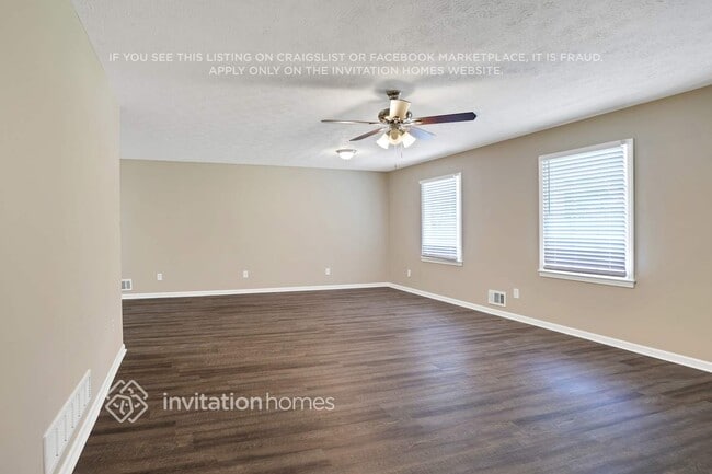 Photo - 215 Winston Dr