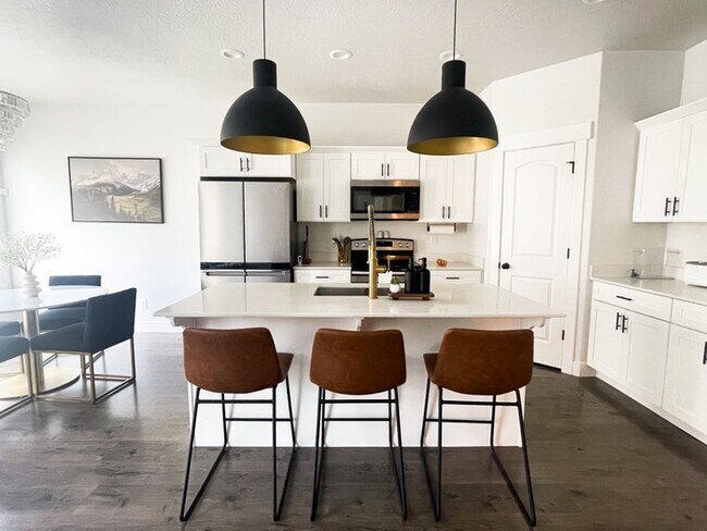 Photo - Text RENT to +18019018302