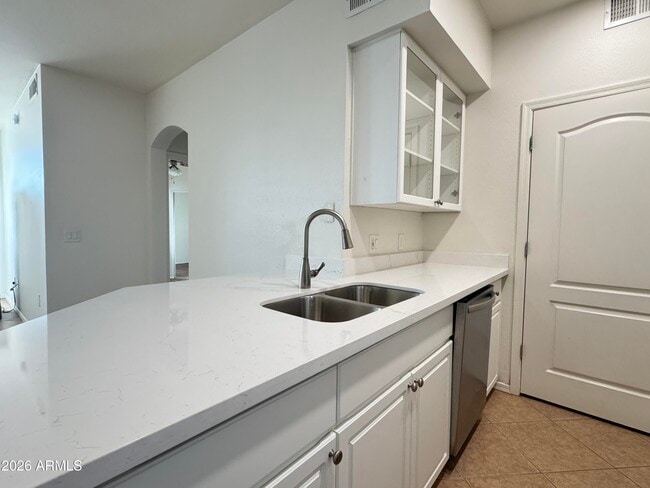 Photo - 1701 E Colter St Unidad 185