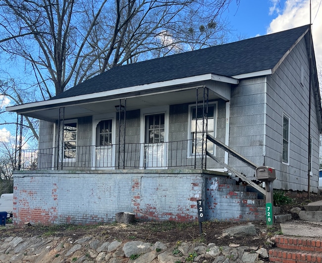 Building Photo - 720 Gra Unit 1