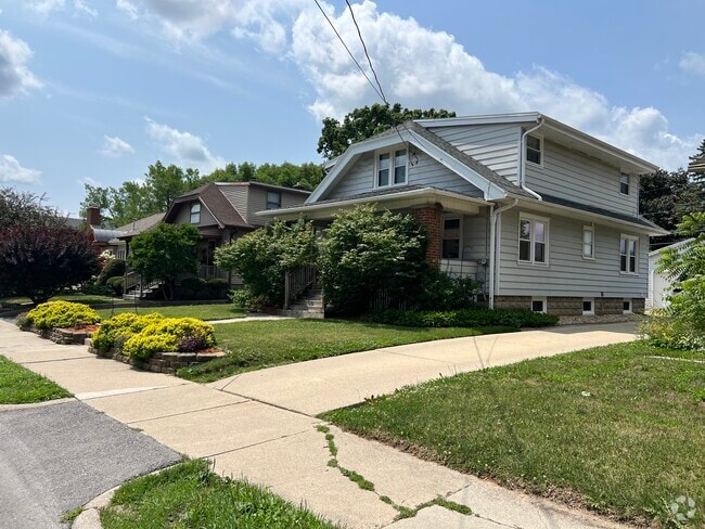 Building Photo - W61N413 Washington Ave Rental