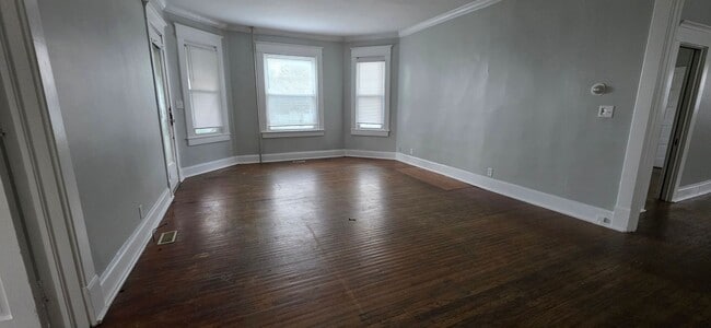 223 E 11th St