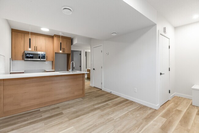 Photo - 11204-11132 132 St NW