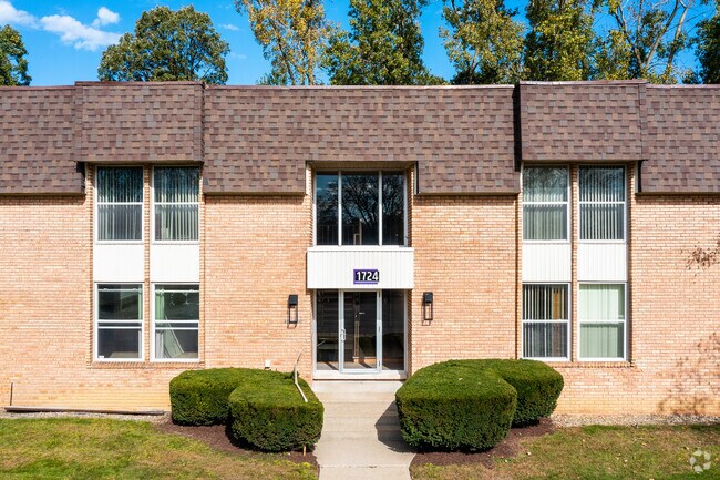 Photo - Rochester Club Apartments