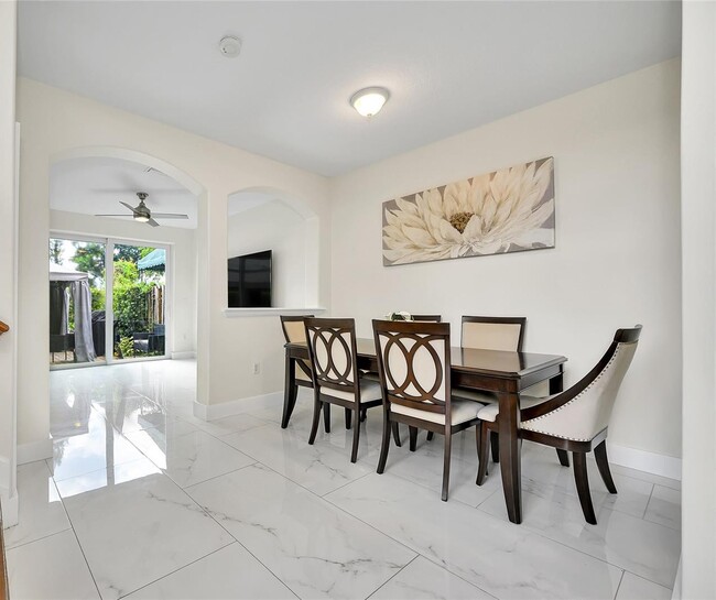 Photo - 10253 NW 32nd Ter