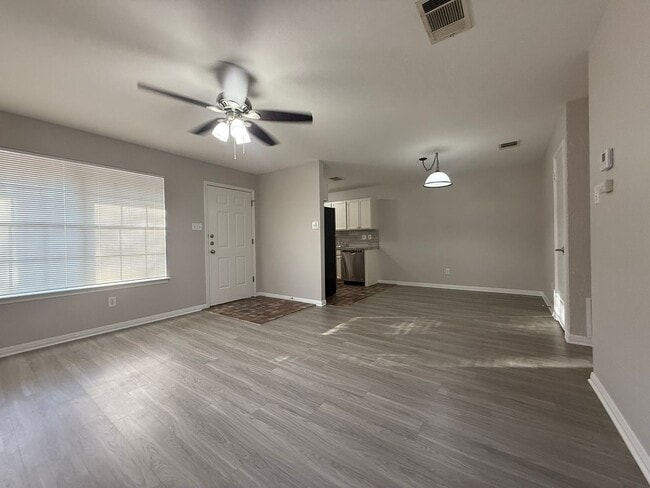 Photo - Yik Properties #1 (1904 Alex Ave) Unidad A