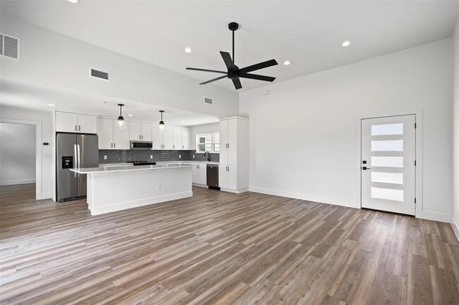 Photo - 11151 State Hwy 71