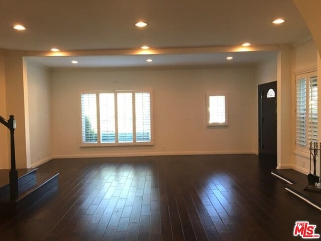 Photo - 125 N Palm Dr