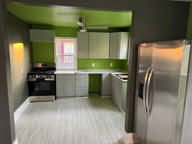 Photo - 1210 W 30th St