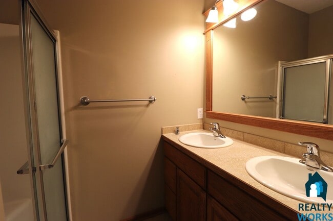 Photo - Large 3 Bedroom Town Home!