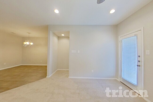 Photo - 1016 Adler Way