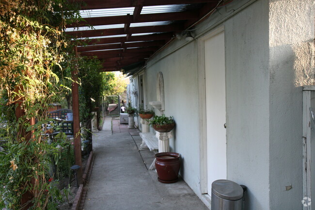 Very Tranquil backyard. - 1530 E Idahome St