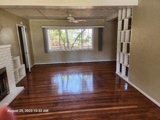 Building Photo - 531 E Miracle Strip Pkwy Rental