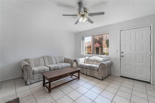 Photo - 4302 Lynnann