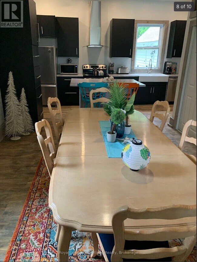 Photo - 698 Havelock St