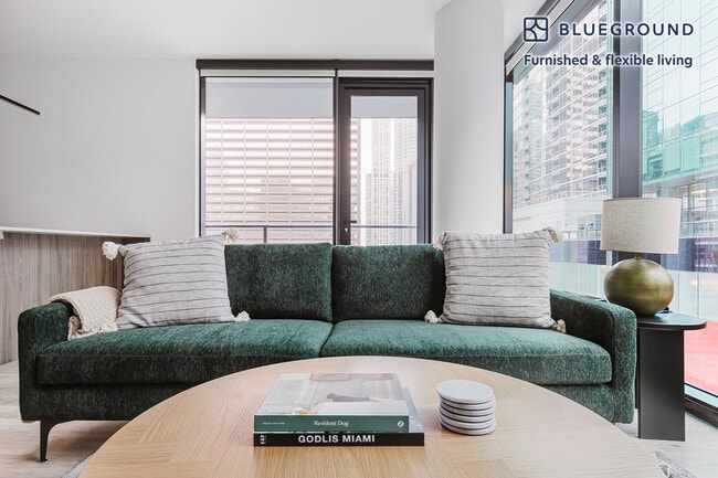 Photo - 535 N St Clair St Unidad FL10-ID1147