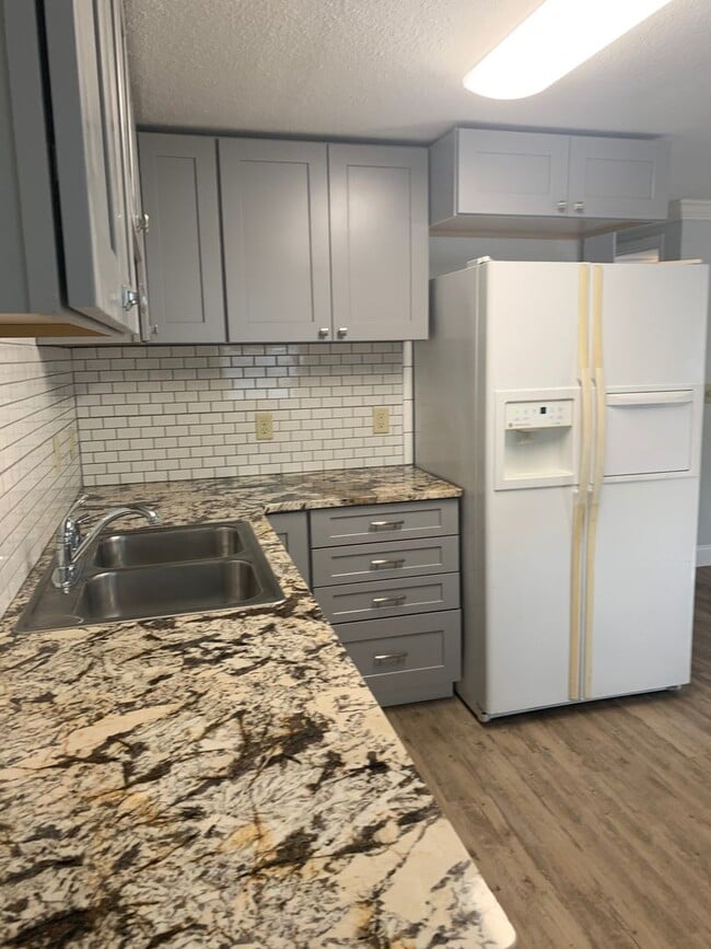 Photo - 3 bedroom 1 bath recently refurbished with large fenced backyard ,close to shopping and the beach