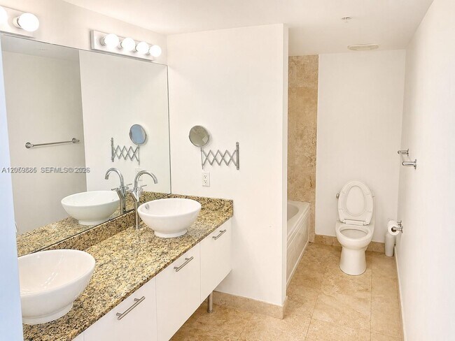 Photo - 41 SE 5th St Unidad 907