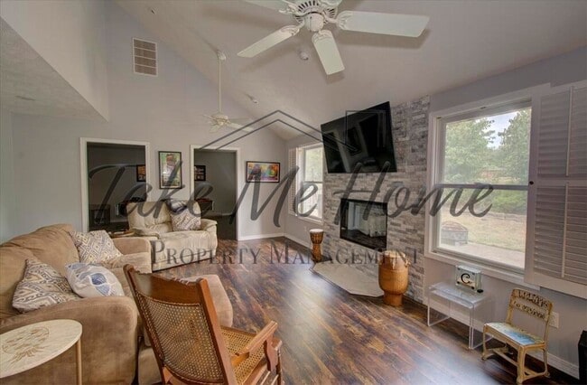 Photo - 3 Bedroom 2.5 Baths in Kickapoo District!