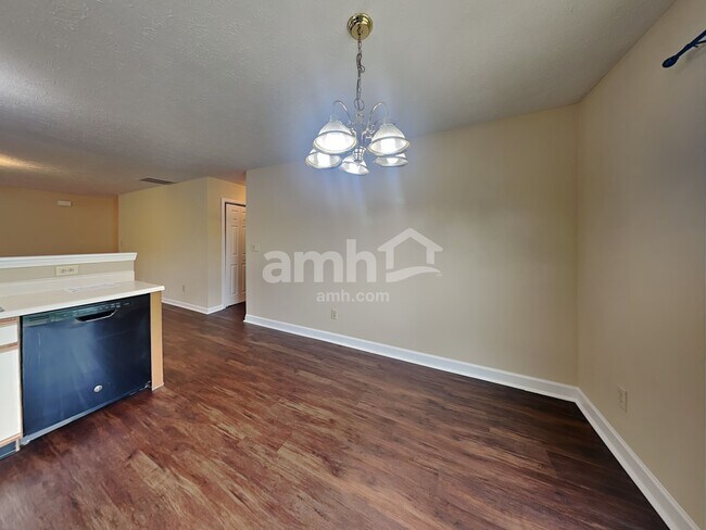 Photo - 10917 Snowdrop Way