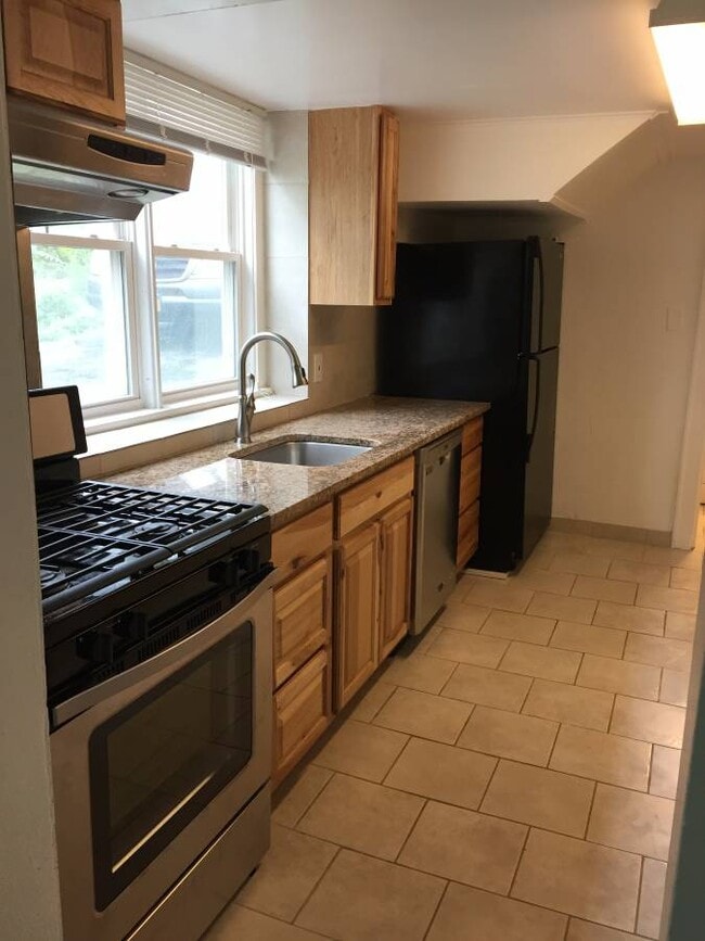 Photo - 204 Cornell St